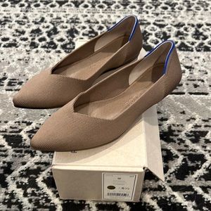 Rothy’s “the point” flat shoe in size 6.5
